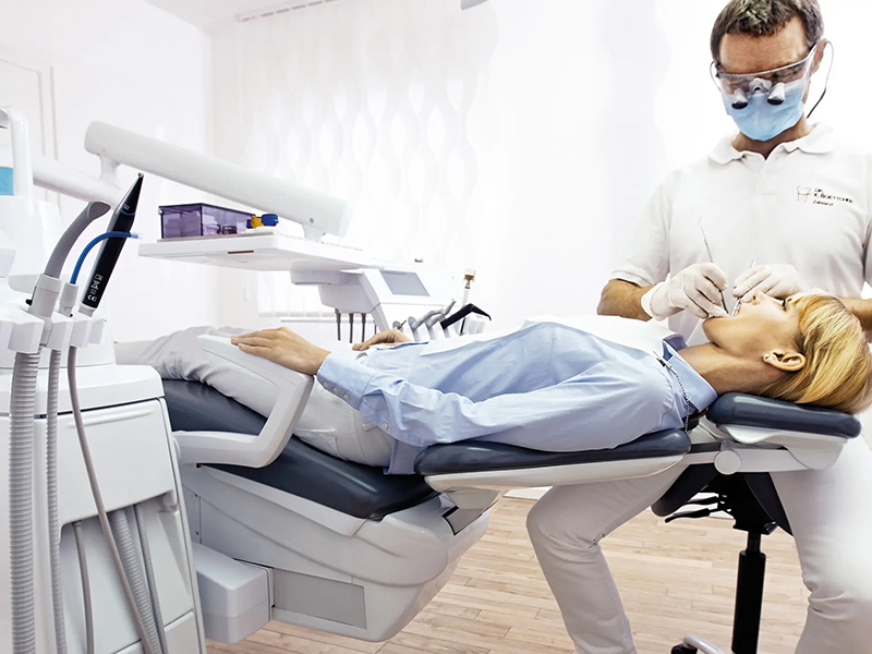 e80-vision_dr-boettcher_dental-treatment-4_3500px_v3.jpg